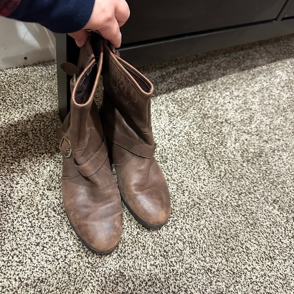 UGG Brown Leather Boots - Picture 5 of 8